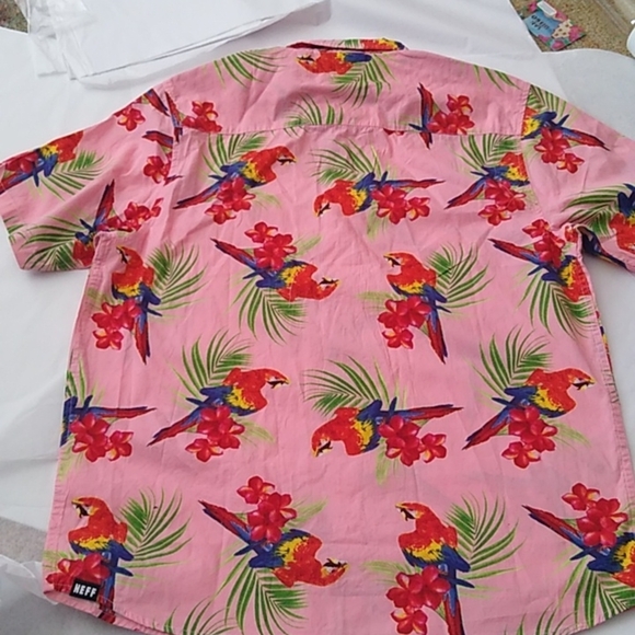 Neff Aloha Hawaiian Pink Button Down Shirt with Macaws Parrots, size Large - Picture 9 of 9